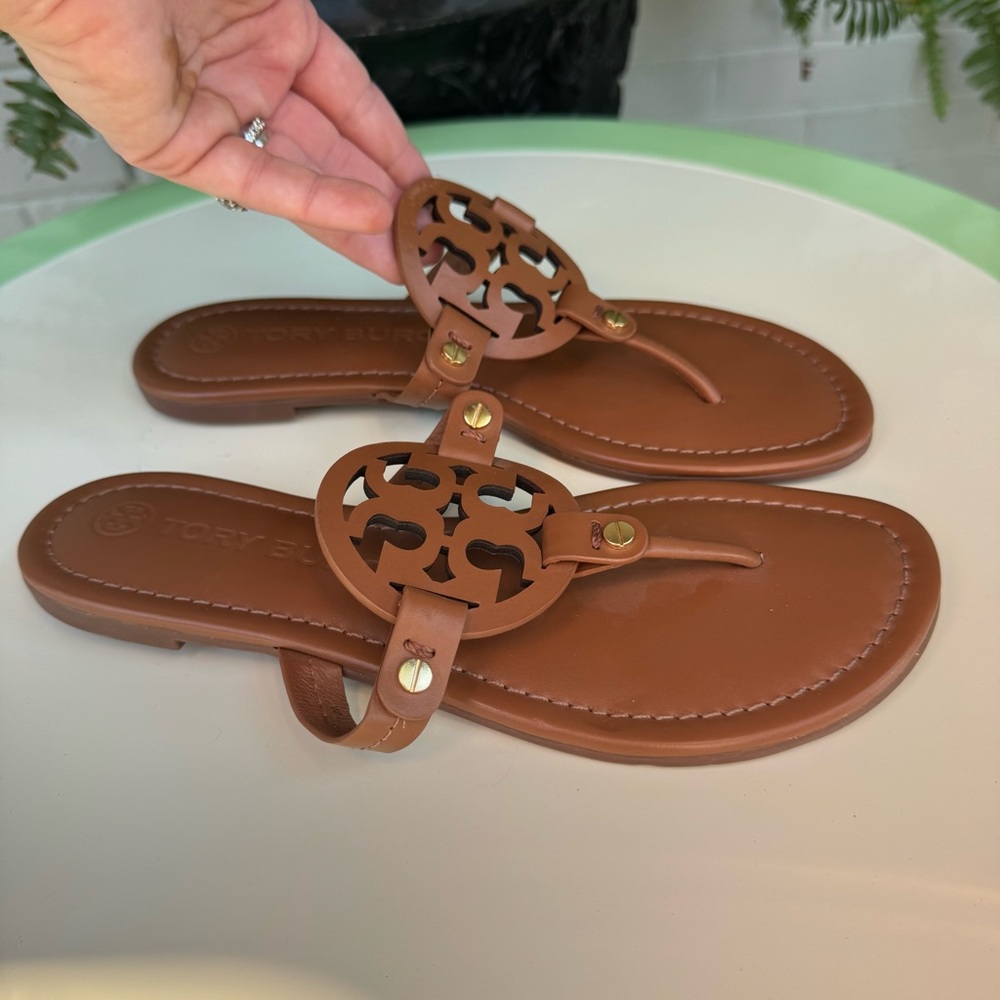 New Tory Burch Brown Leather Miller Sandals Size 7.5 Flat Thong Shoes for Women - Picture 3 of 14